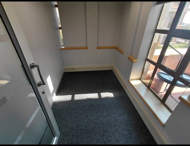 112M² OFFICE TO LET IN BRYANSTON
